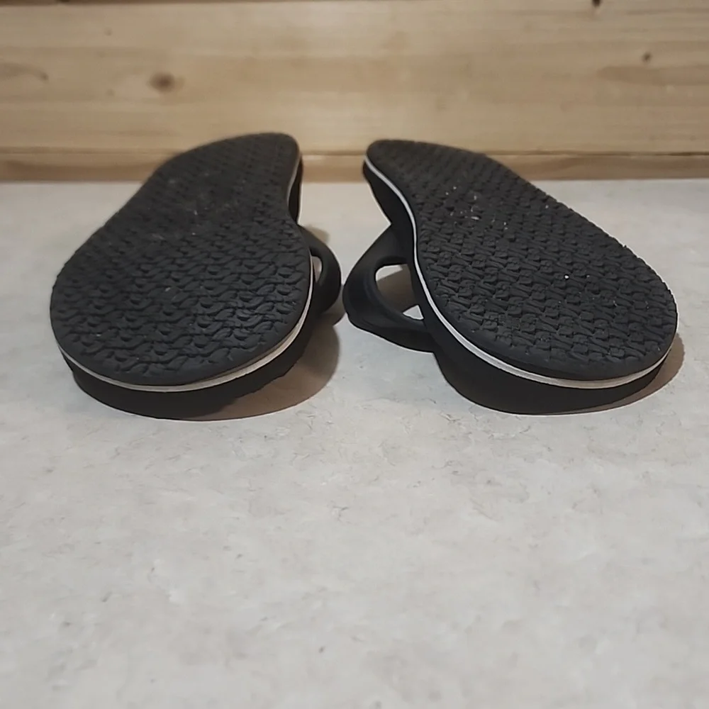 The North Face size 4 sandal Boys